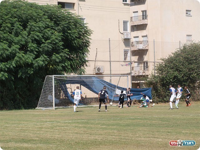 הראשון ברשת. עזריה כובש (אלון יהודיוף)